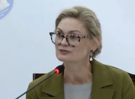 Një ditë pas vendimit të DASH për Berishën, VanHorn në Kryesinë e Kuvendit