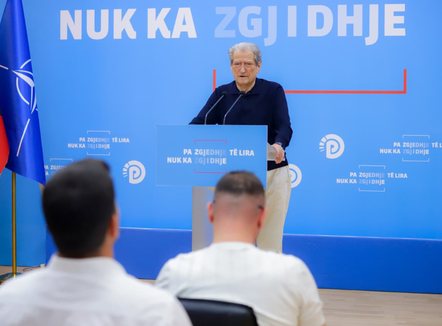 Berisha: Heqja e ndalimit ndaj meje, në përputhje të plotë me ligjet e Shteteve të Bashkuara