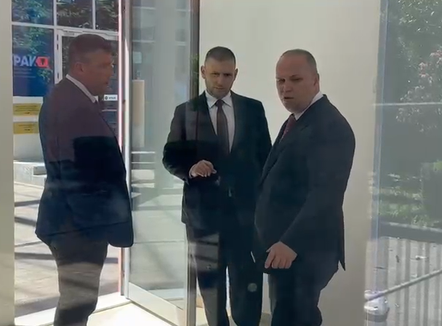 Skënder Hita në Gjykatën e Posaçme, inspekton kushtet e sigurisë