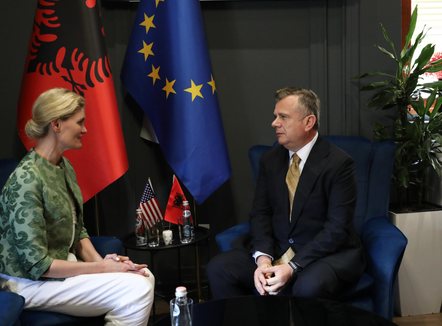 Balla takim me Nancy VanHorn: Shqipëri-SHBA, partneritet strategjik në nivel të shkëlqyer