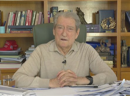 “E bekuar nga Zoti”, Berisha mbështet protestën qytetare: Kanë nevojë për të gjithë ne
