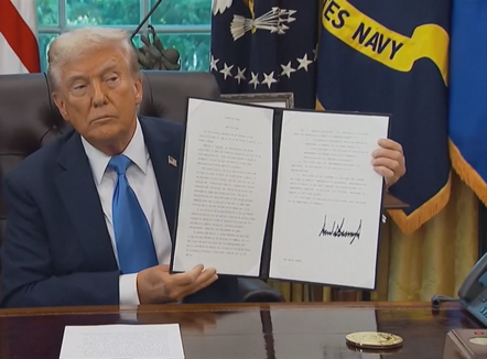 “Rihapje e plotë e Ngushticës së Hormuzit”, Trump konfirmon lajmin e madh: Paqja me Iranin firmoset sot