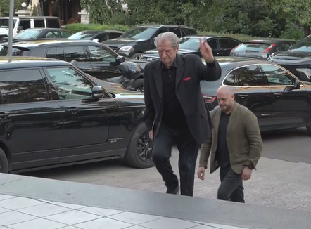 Frymë fashiste në protestë? Berisha replikë Ramës: Është mendësia jote komuniste, ti je armiku i turizmit
