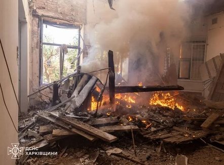 Sulme ajrore ruse në Ukrainë, vriten 5 shpëtimtarë në Kharkiv, digjet katedralja historike në Kiev