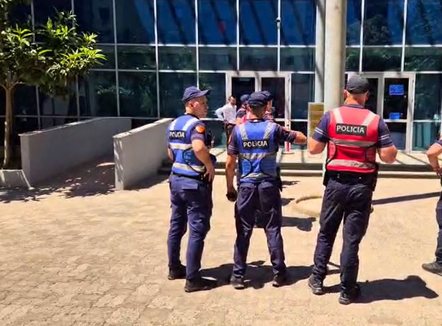 Përplasje fizike në GJKKO mes të pandehurve, thirret Policia e Shtetit