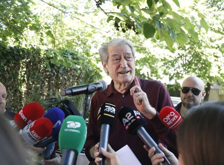“Dumani fsheh qeveritarët e Aruba-s”, Berisha: S’kam lidhje me “Malin e Tiranës”