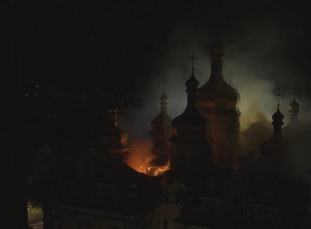 Rusia godet manastirin historik në Kiev, qindra raketa e dronë mbi Ukrainën, të paktën 10 viktima