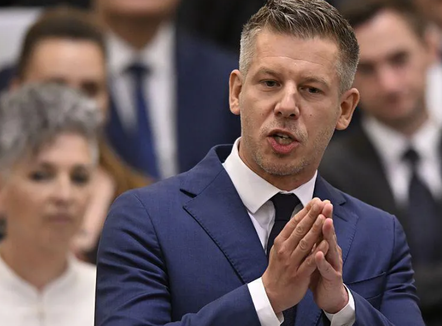 Deputetët hungarezë bllokojnë rikthimin e Orbán-it, kufizojnë në 8 vite sundimin e kryeministrit
