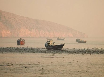 Tankerët iranianë dalin nga zona e bllokadës amerikane përpara bisedimeve të paqes