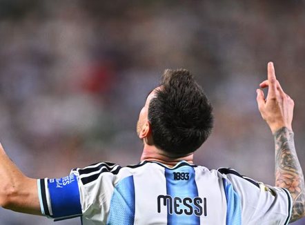 Argjentinë-Algjeri 3-0, Messi arrin rekordin e Miroslav Klose 