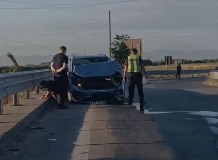 Aksident në aksin Fier-Lushnjë, fuoristrada me shpejtësi të lartë godet nga pas një kamionçinë