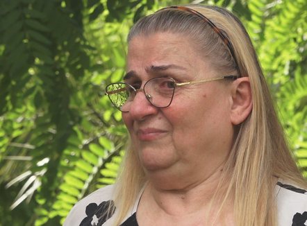 Shpërthen në lot 68-vjeçarja: S’dua t’i them djalit se s’kam për ilaçe