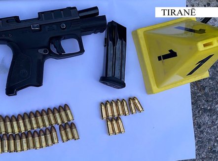 Në kërkim për plagosje, kapet me armë e kokainë vëllai i Fatjon Muratit në Tiranë 