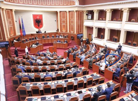 Marjana Koçeku mungon në seancë, ja kush është ulur në vendin e saj