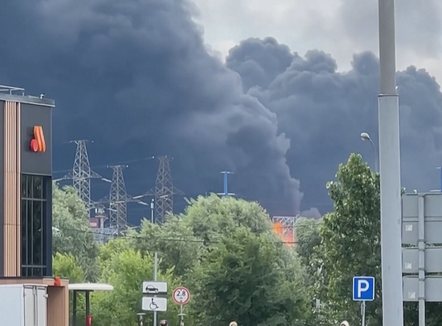 Dronët vërshojnë mbi Moskë, shpërthim në rafinerinë e naftës, goditen edhe pallate