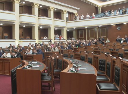 Miratohet amnistia, socialistët pritën kthimin e Ramës nga Roma për votën e 84