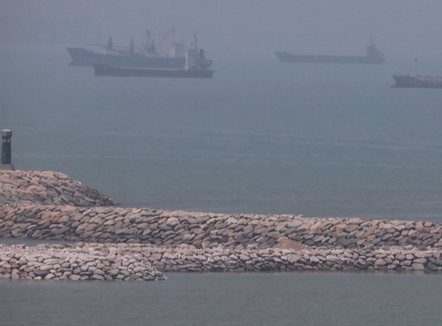 Çfarë vjen pas marrëveshjes SHBA-Iran? Cisternat e para me naftë kalojnë Ngushticën e Hormuzit