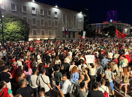Mbi 120 akademikë të diasporës në mbështetje të protestës, reagojnë edhe organizatat ndërkombëtare 