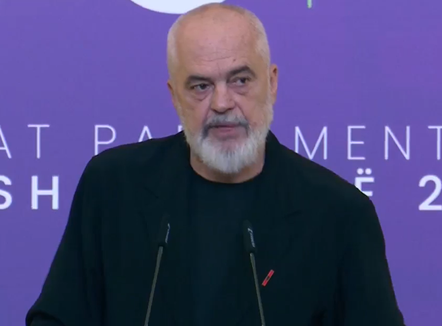 Rama sulmon sërish influencuesit: Janë bërë parelinj me shalë e kremra se janë trendy