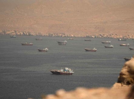 Irani mbyll sërish Ngushticën e Hormuzit, akuza SHBA-ve dhe Izraelit për shkelje të armëpushimit