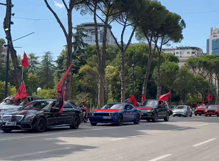 Sot protesta e 21-të, shqiptarë nga diaspora mbërrijnë në Tiranë