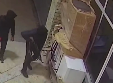 Me armë në dorë, momentet kur i riu tentoi të vidhte pikën e karburantit në Krujë