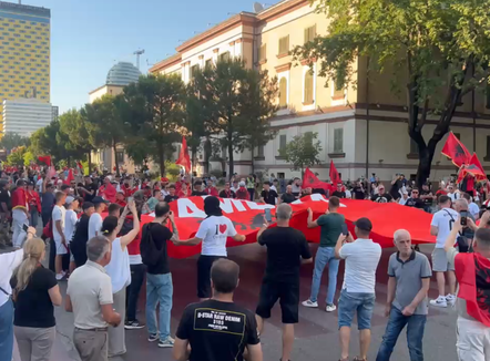 “Bulevardi është mbushur”, gazetarja zbulon kërkesat e protestuesve: Qeveri kujdestare me intelektualë deri në zgjedhje