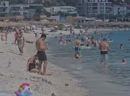 Temperatura mbi 35 gradë, Borshi mbushet me pushues