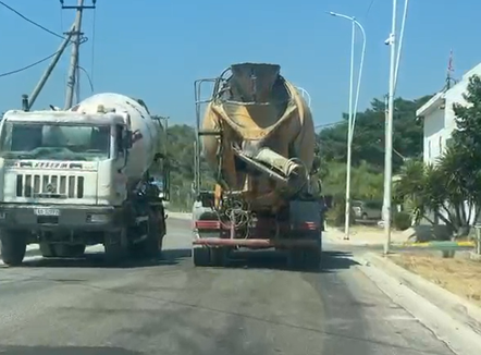 Mjetet e tonazhit të rëndë shkelin rregullat e bashkisë, qarkullojnë në brendësi të bulevardit të Vlorës