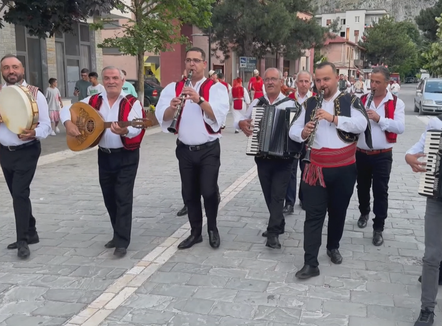 “Të trashëgojmë traditën”, Erseka dhe Leskoviku mikëpritën festivalin e sazeve