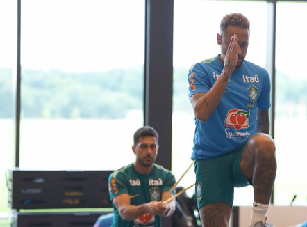  Martineli shuan dyshimet, Nejmar drejt kthimit në fushë me Brazilin në Kupën e Botës