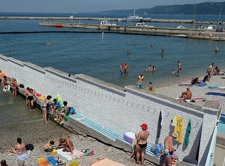 “Burrat veç, gratë veç”, sherr në plazhin e vetëm të ndarë sipas gjinisë në Europë