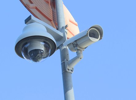 Projekti “Smart City”, Berisha: Rama po survejon protestuesit si në komunizëm