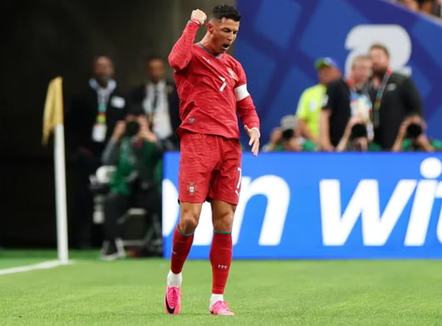 Ronaldo mburret pas dygolëshit: Kam 23 vite që i mbyll gojën kritikëve