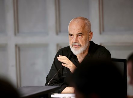 “Provova t’i vesh për pak çaste këpucët e kryeministrit”, Rama publikon mesazhin e qytetarit