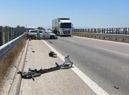 Aksident i rëndë në aksin Lezhë-Mabë, humb jetën drejtuesi i automjetit, plagosen motra dhe djali i tij