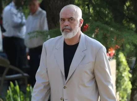 Protesta hyn në ditën e 25-të, Edi Rama mbledh në seli drejtuesit politik të PS 
