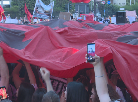  Kryeministër me dy mandate, Berisha pro kërkesës së protestuesve: E votojmë