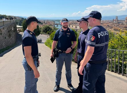 Siguria gjatë sezonit veror, Policia shqiptare në shërbim në Firence