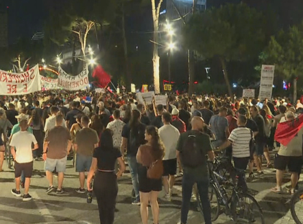 “Eurodeputetë në protestën kombëtare”, gazetari i A2CNN: Në këtë datë janë thirrur qytetarët të vijnë në Tiranë
