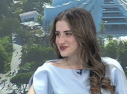 Mjekja: Shumë pastrime të fytyrës mund të shkaktojnë acarim të lëkurës