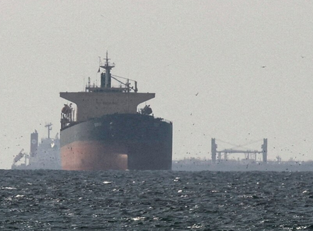 Irani paralajmëron: Kalimi nëpër Hormuz kërkon koordinim me Teheranin