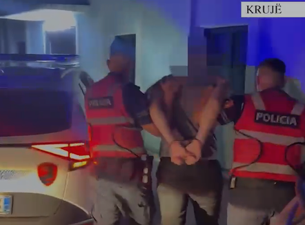 Lëvizte me pistoletë, 31-vjeçari bie në prangat e “Shqiponjave” te rrethrrotullimi i Rinasit