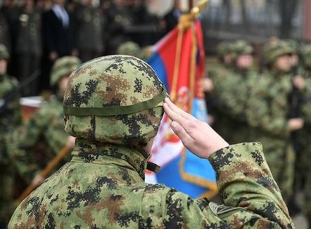 Vuçiç njofton se shërbimi i detyrueshëm ushtarak në Serbi do të nisë në mars
