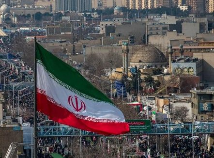 Irani kërcënon me ndërprerjen e bisedimeve pas sulmeve ajrore amerikane