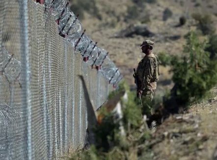 Pakistani nis sulme vdekjeprurëse përgjatë kufirit afgan