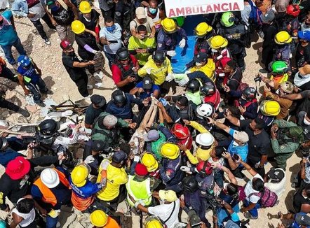 5 ditë pas tërmetit në Venezuelë, nxirren gjallë nga rrënojat dy 11-vjeçarë