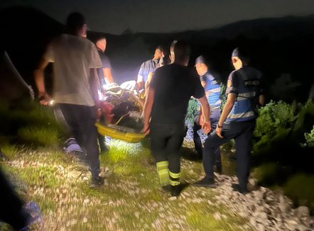 Gjendet pas mesnate personi që ra nga shkëmbi teksa mblidhte bimë medicinale