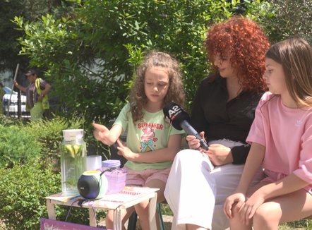 “Lekët që fitojmë ia japim shokut tonë”, nisma e veçantë e dy shoqeve
