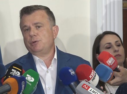 Balla: Investimi në Zvërnec do të bëhet, protesta ka influencë nga vendet jomiqësore me Shqipërinë